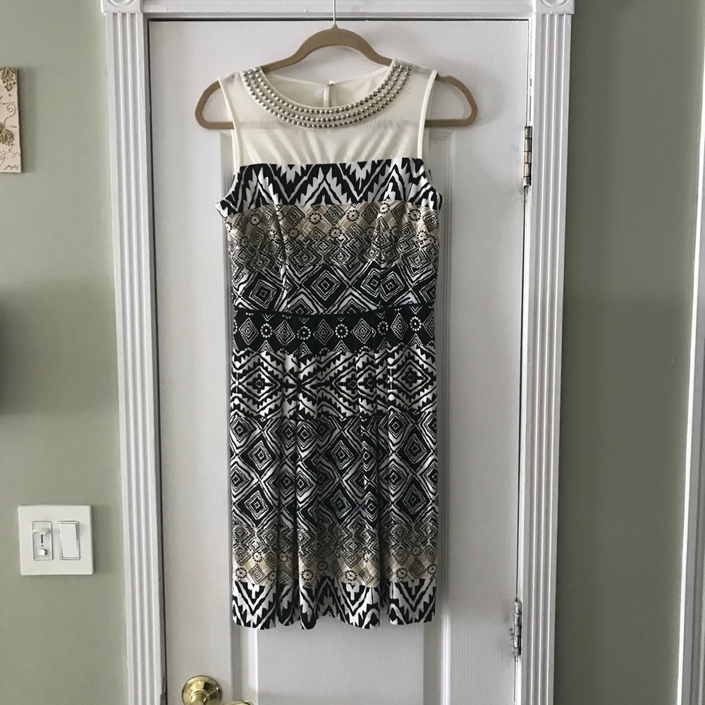 Roz & Ali Bold Modern Geo Print Fit & Flare Pleated Dress/Size 4